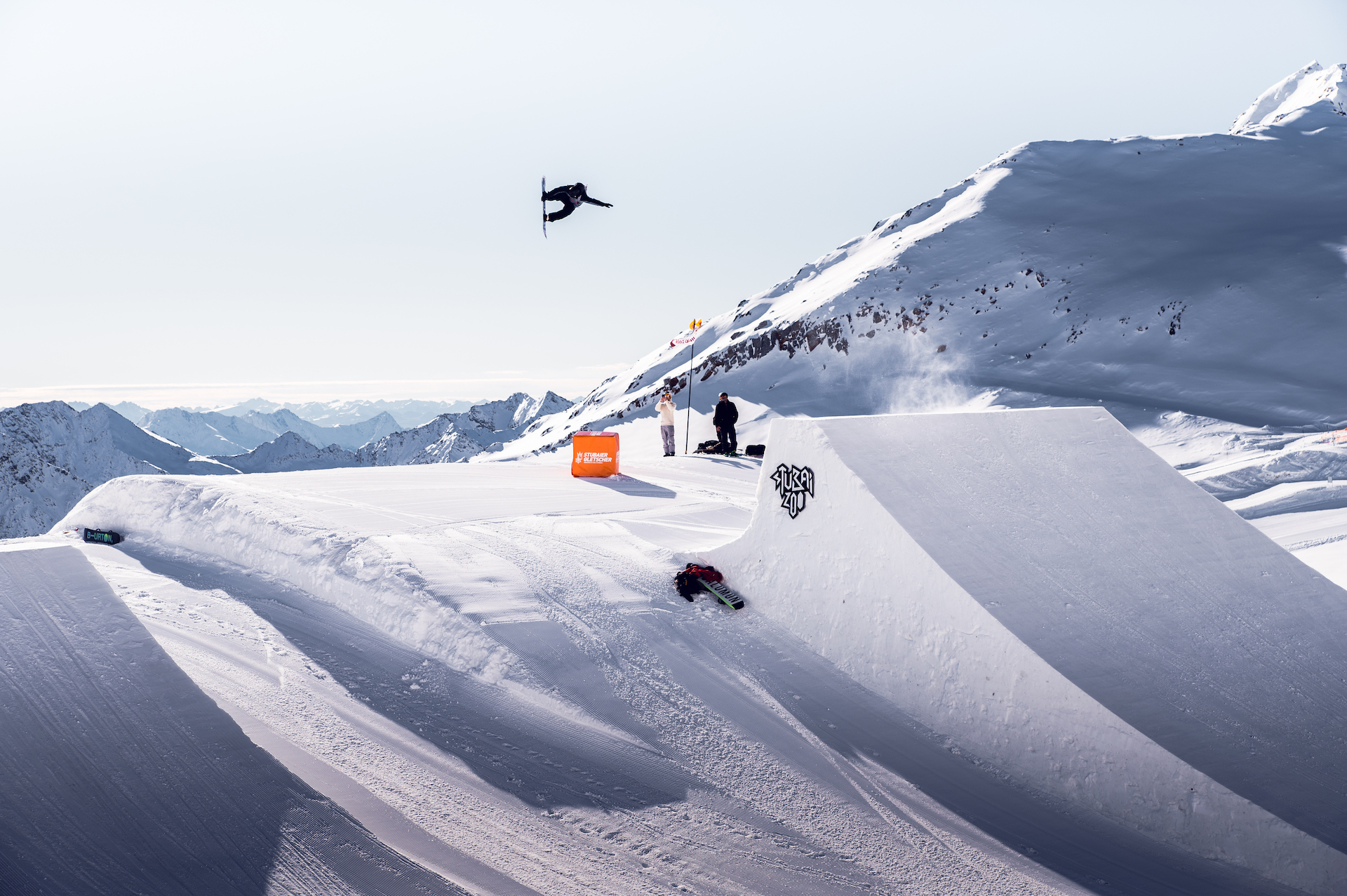 Snowboarder MBM - Fridge - FS 3 Indy - Landscape