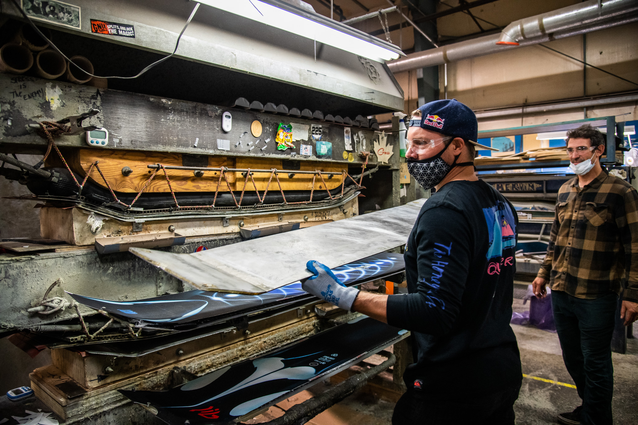 Snowboard selber bauen mit Travis Rice