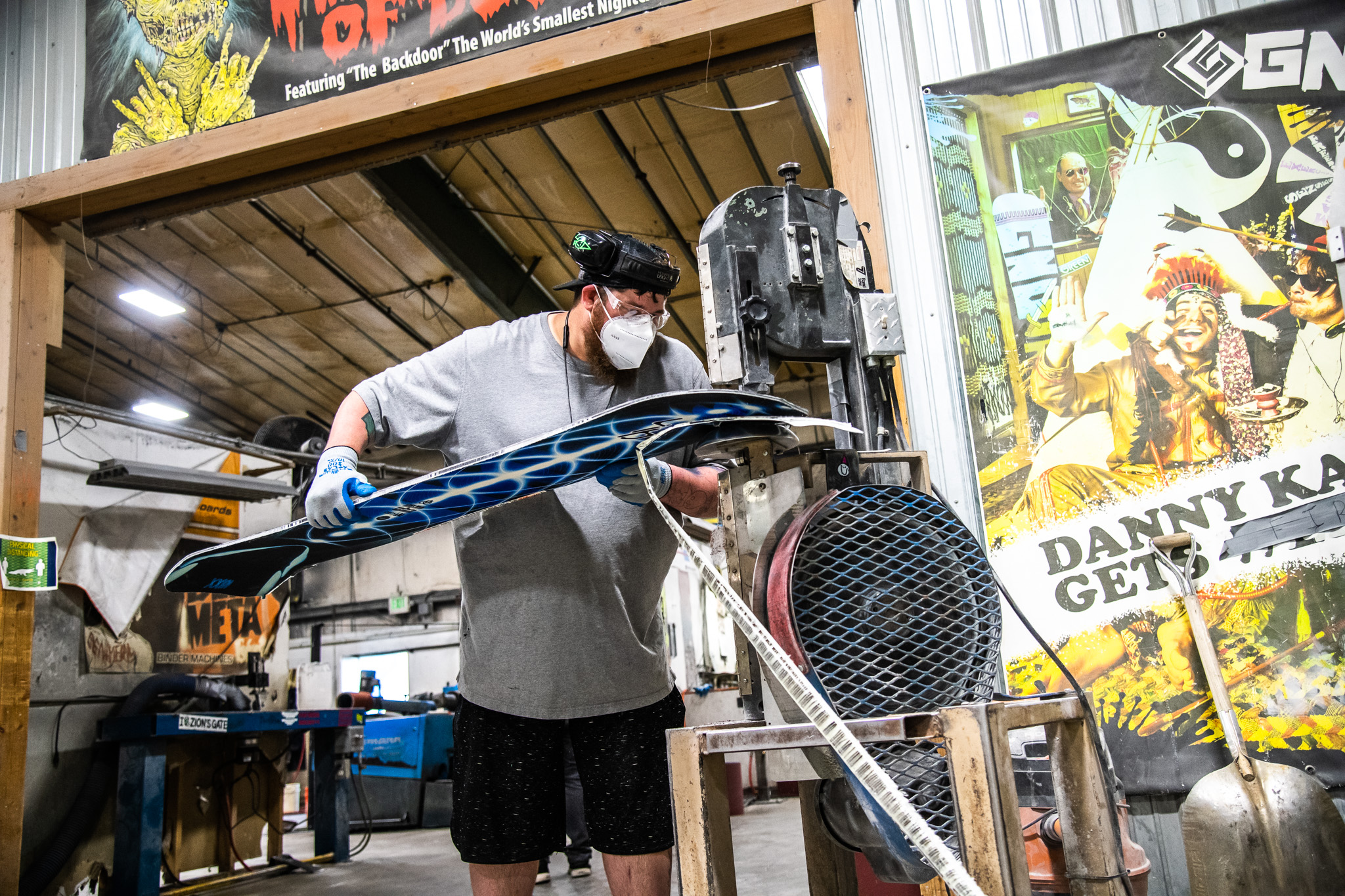 Snowboard selber bauen mit Travis Rice