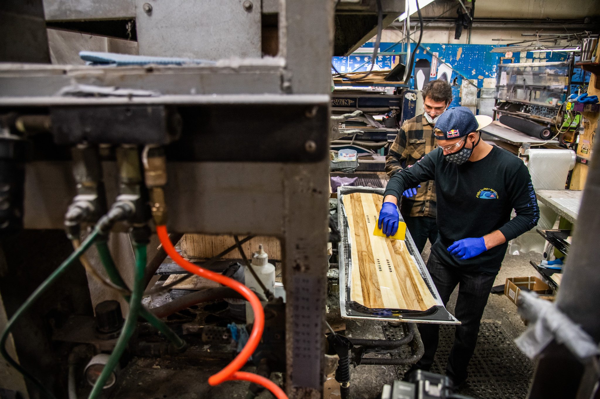 Snowboard selber bauen mit Travis Rice