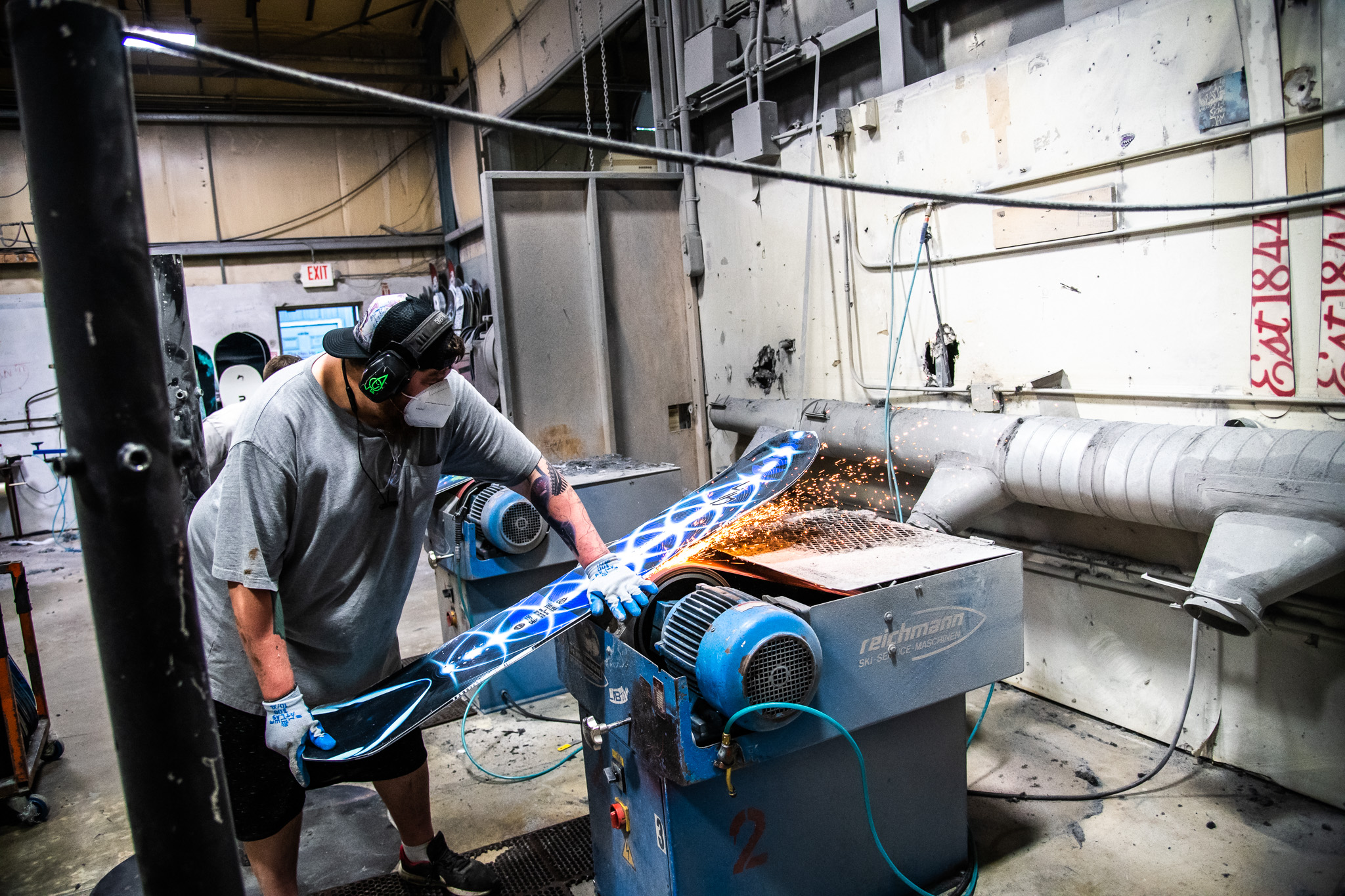 Snowboard selber bauen mit Travis Rice