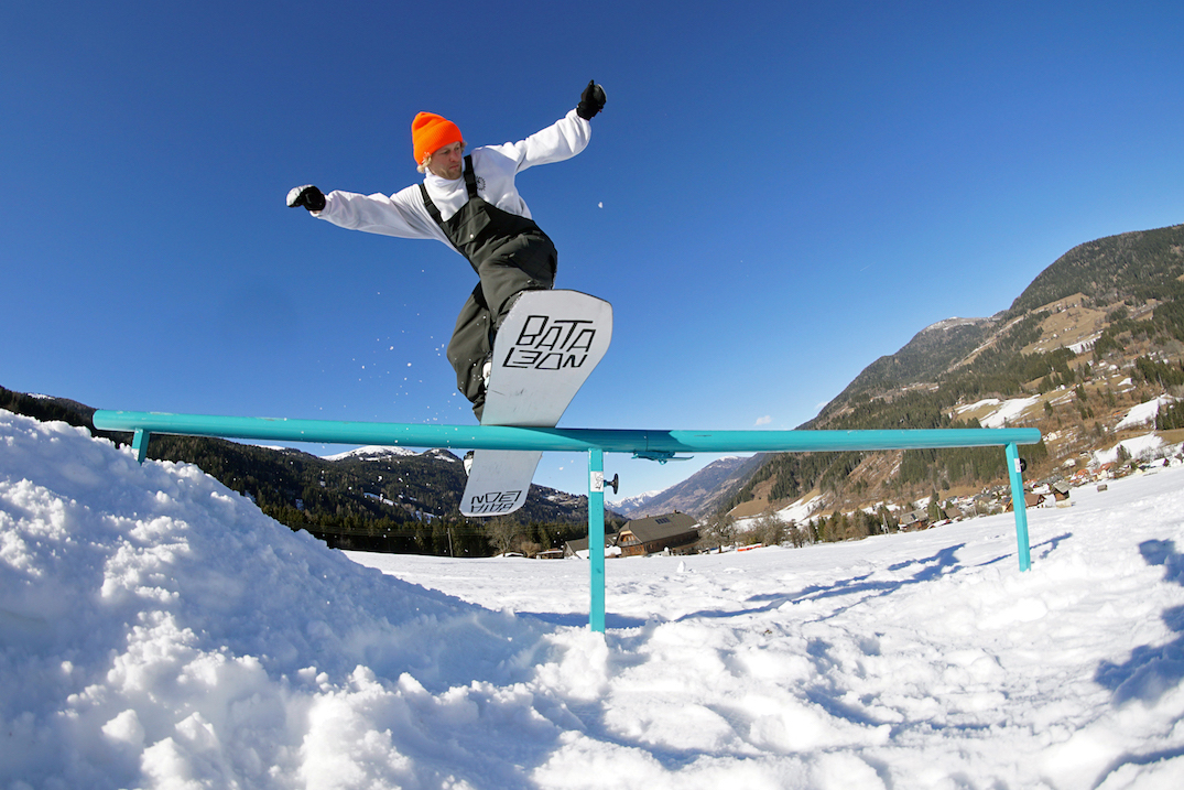 G69 DIY snowpark Afritz am See (AUT) - Patrick Schralle with a Fs Boardslide on the new rail - Patrick Rauter