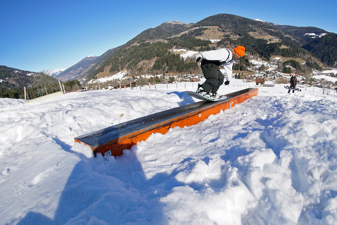 G69 DIY snowpark Afritz am See (AUT) - Patrick Schralle with a Nosepress on the long box - Patrick Rauter