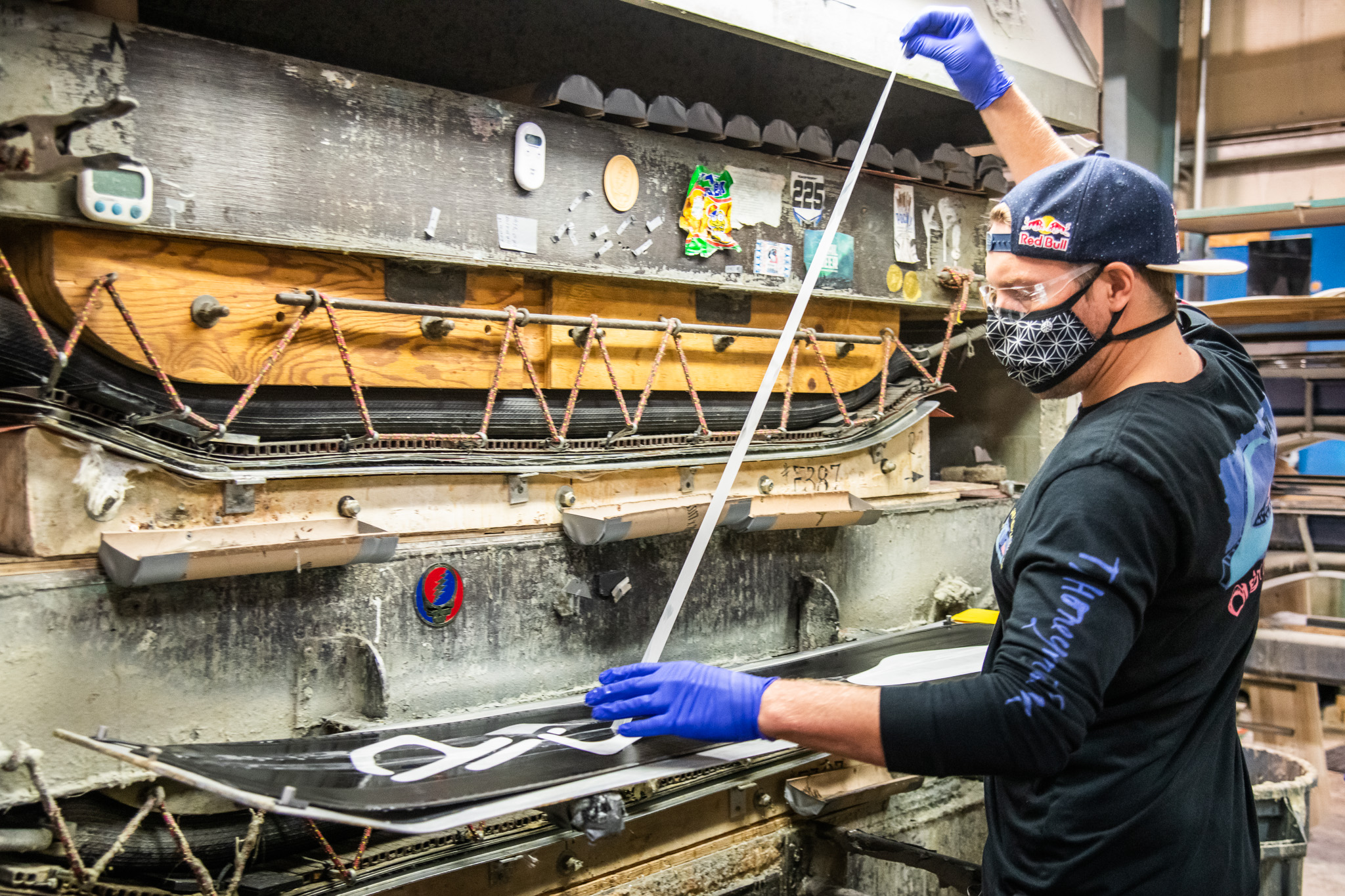 Snowboard selber bauen mit Travis Rice