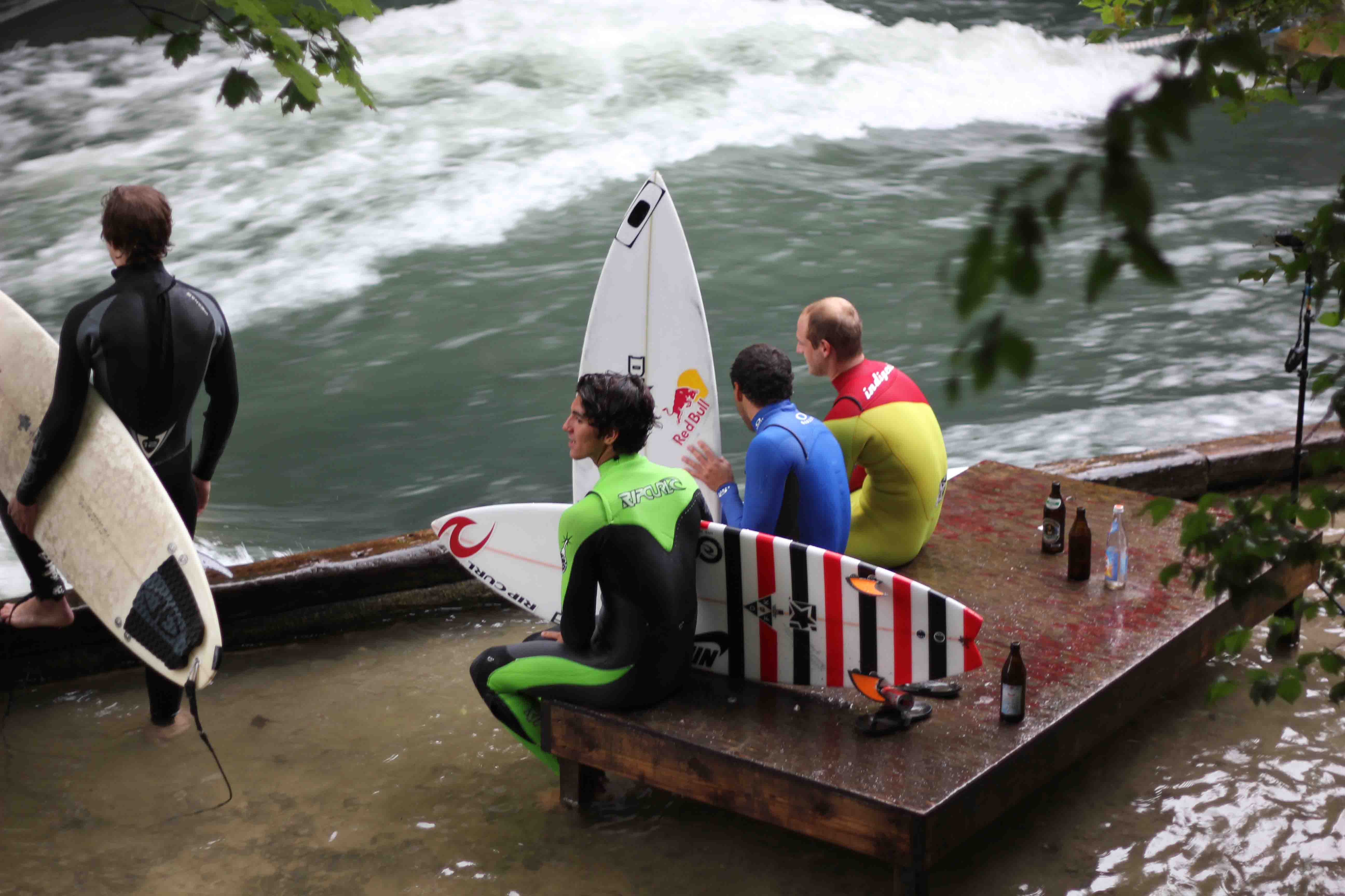 gabriel medina adriano de souza riversurf munich