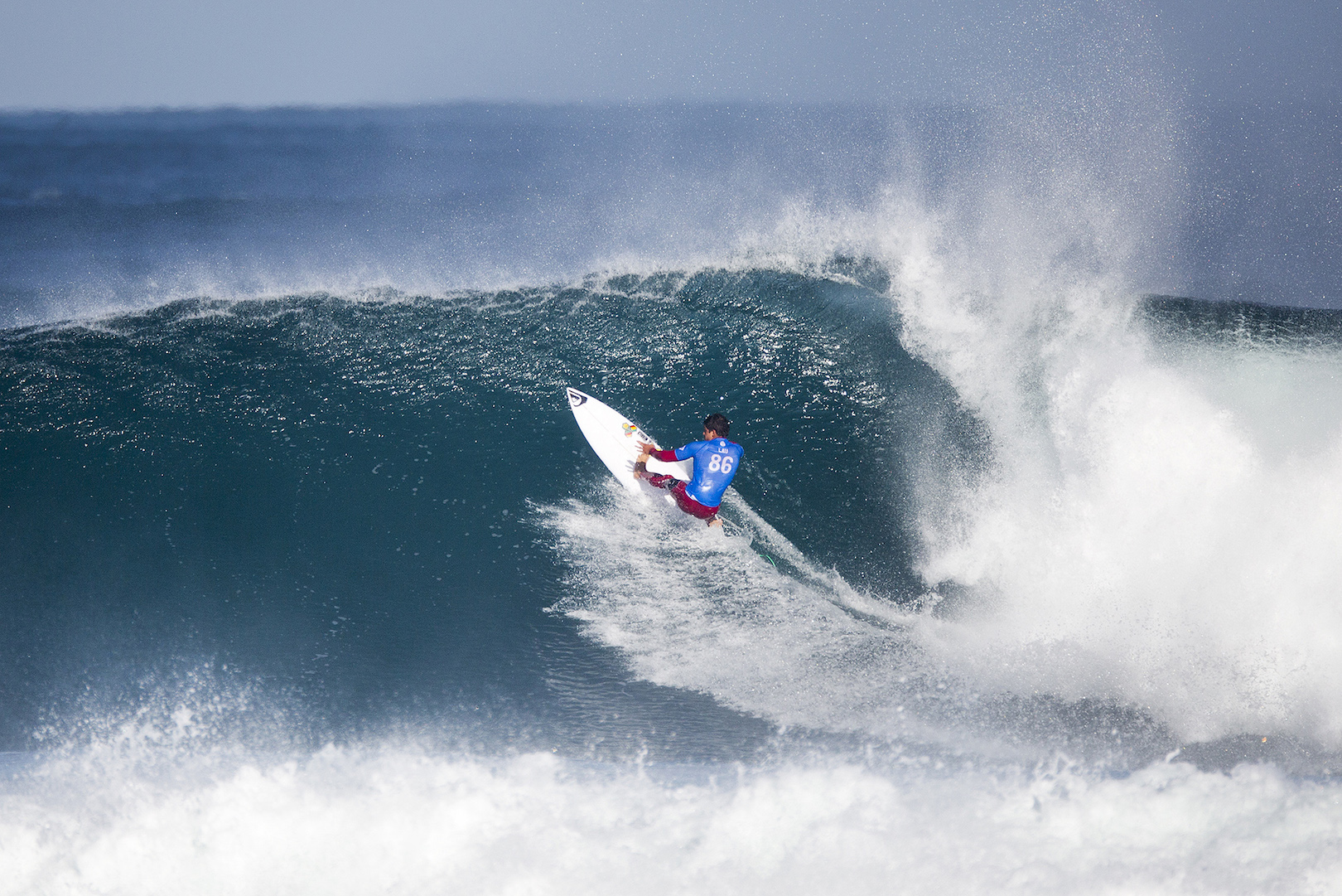 Zeke Lau unterlag dem momentanen Leader Owen Wright. credit: WSL / Dunbar Zeke Lau unterlag dem momentanen Leader Owen Wright. credit: WSL / Dunbar