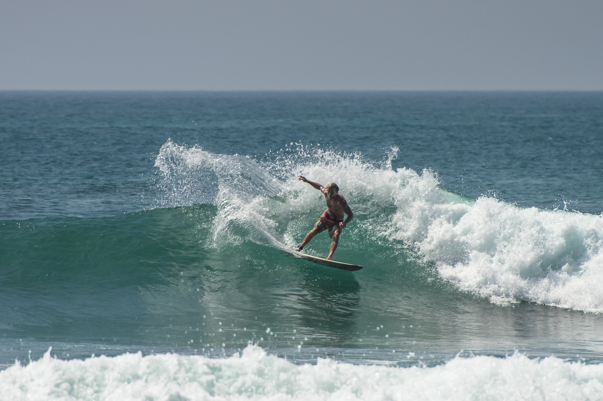 drivethru-surfcamp-sri-lanka-madiha-splitscreen_01