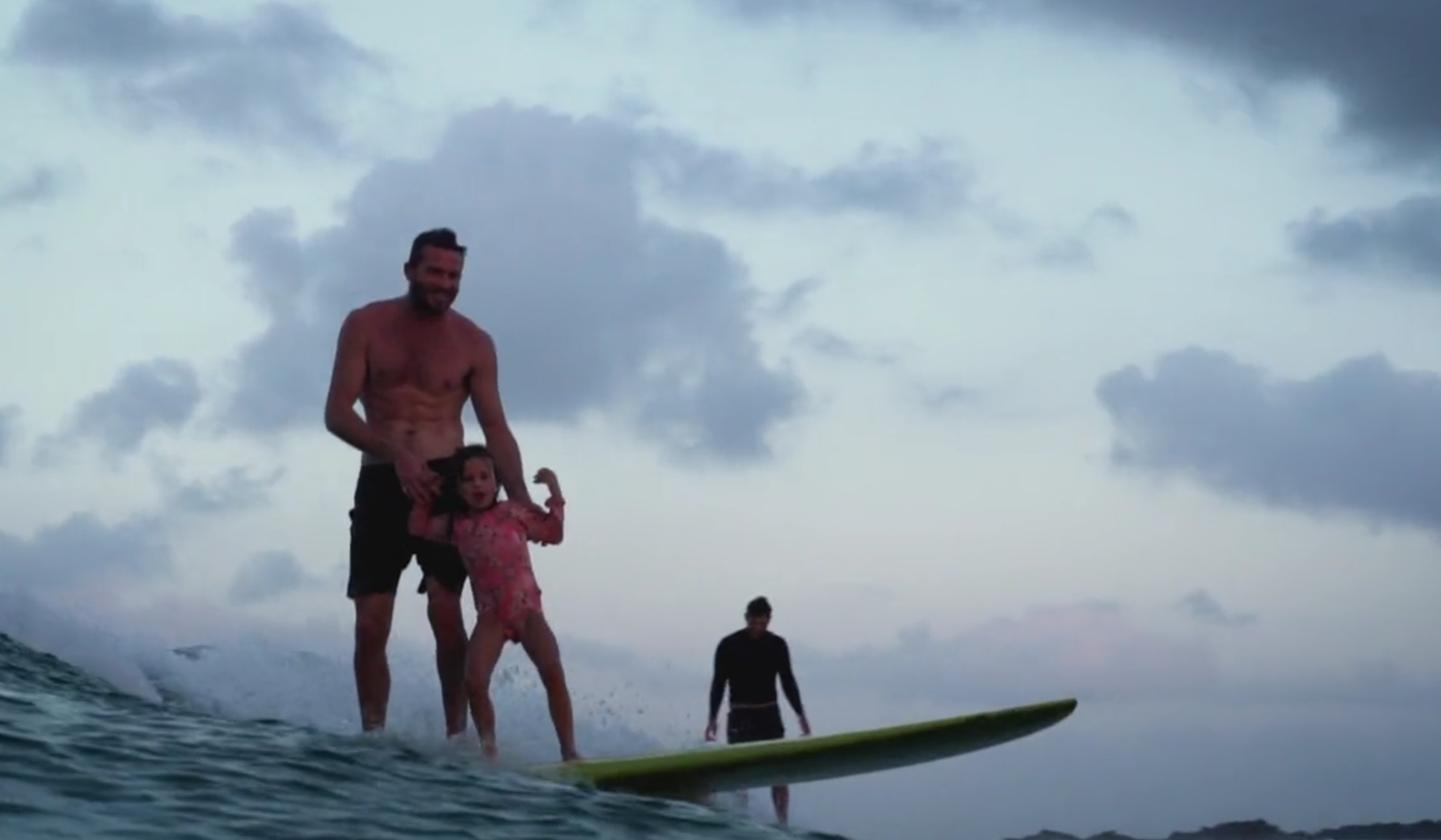 Big Wave Surfer und needESSENTIALS Teamrider Laurie Towner im Porträt
