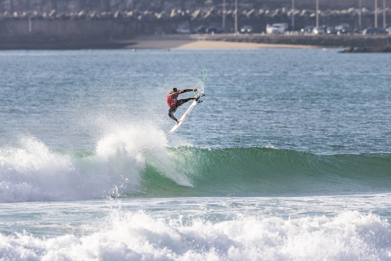 Italo Ferreira (BRA) advances to the final of the 2018 MEO Rip Curl Pro after winning Semifinal Heat 1 in Peniche, Portugal.