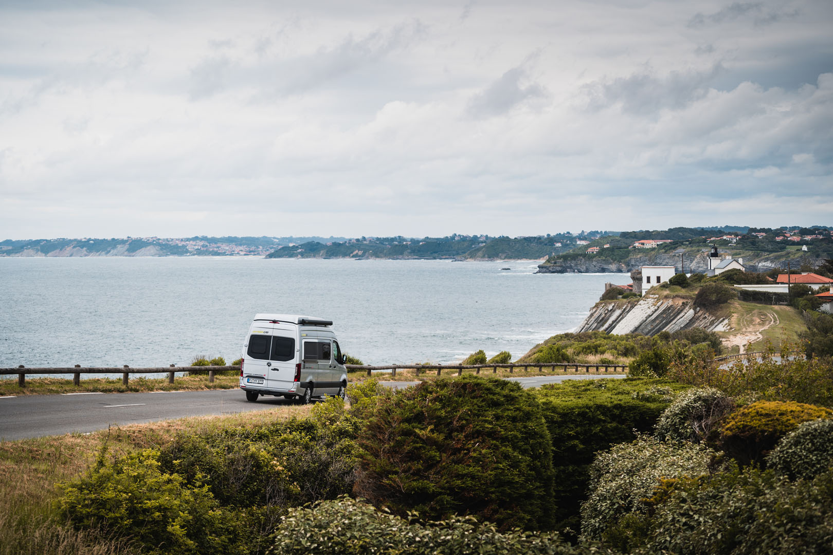 Die französische Atlantikküste hat landschaftlich einiges zu bieten. Ein Surf Roadtrip wird also nie langweilig.