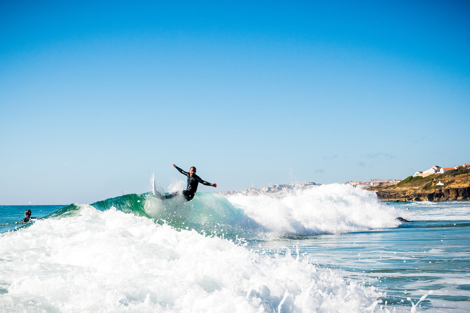 Der Surflehrer Titi in Action. credit: Portugal Surfcamp Der Surflehrer Titi in Action. credit: Portugal Surfcamp