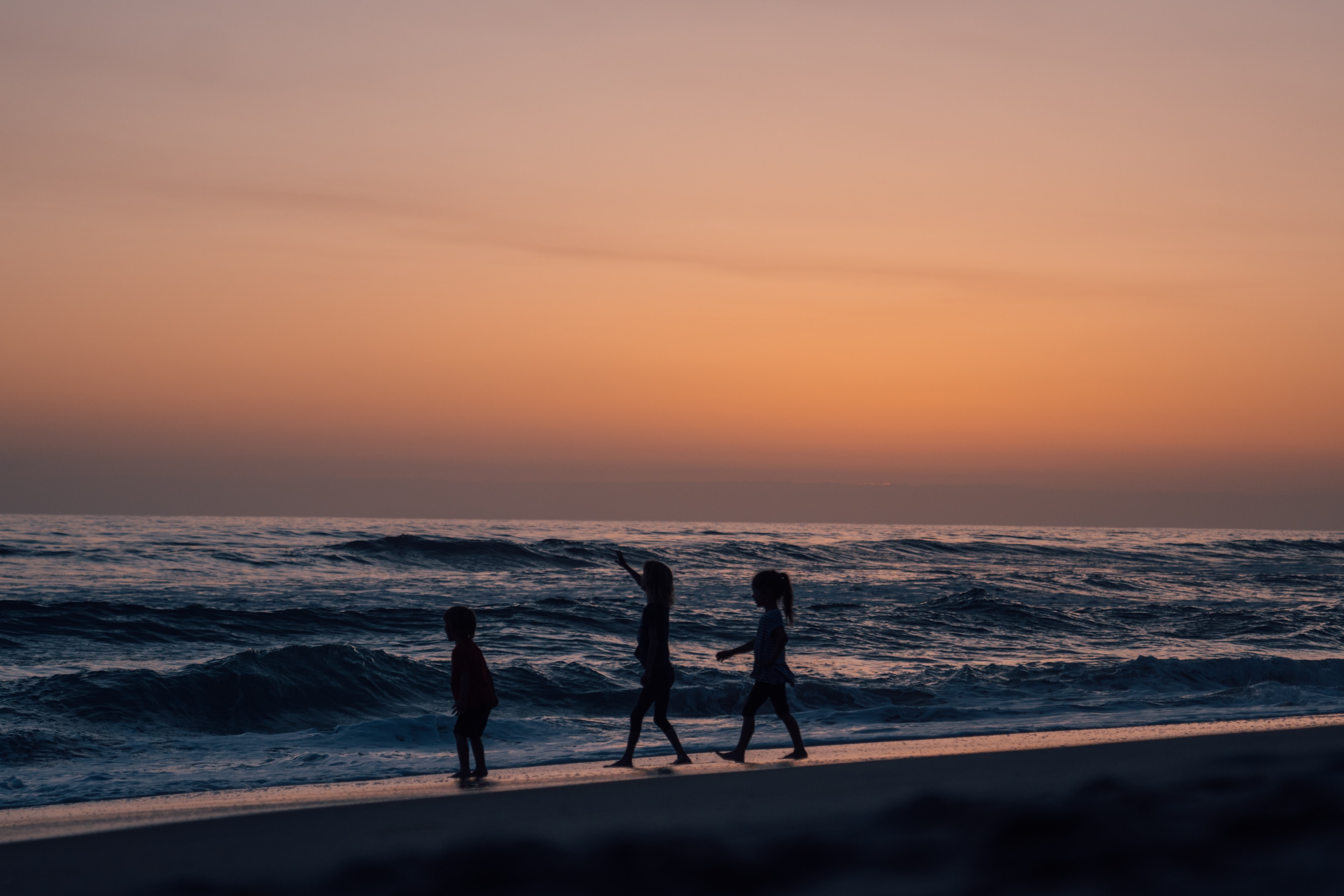 vincent-delegge-LcyxUzeJs_M-unsplash Elternzeit Surfurlaub