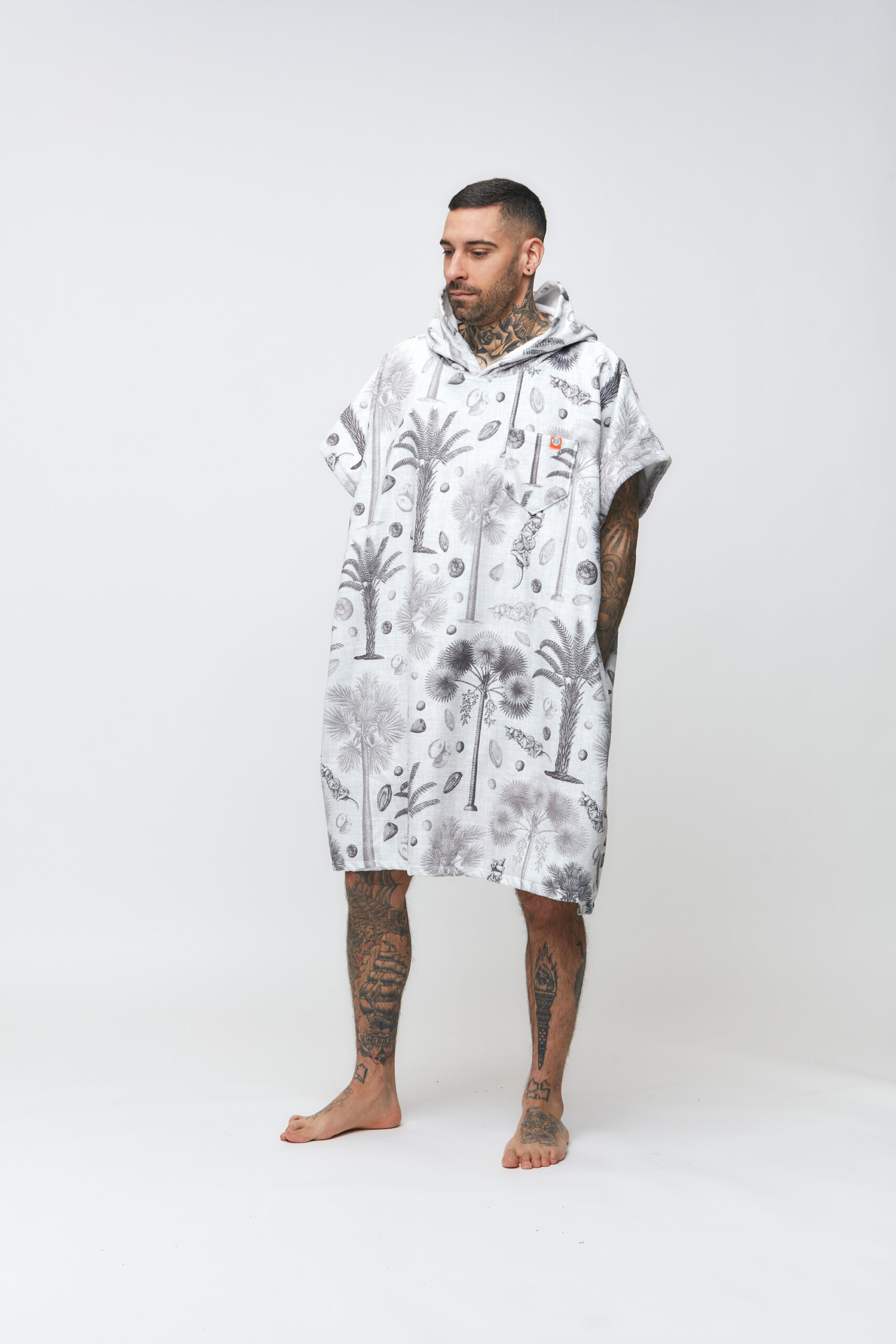 After Essentials – Botanical Light Grey Poncho After Essentials – Botanical Light Grey Poncho