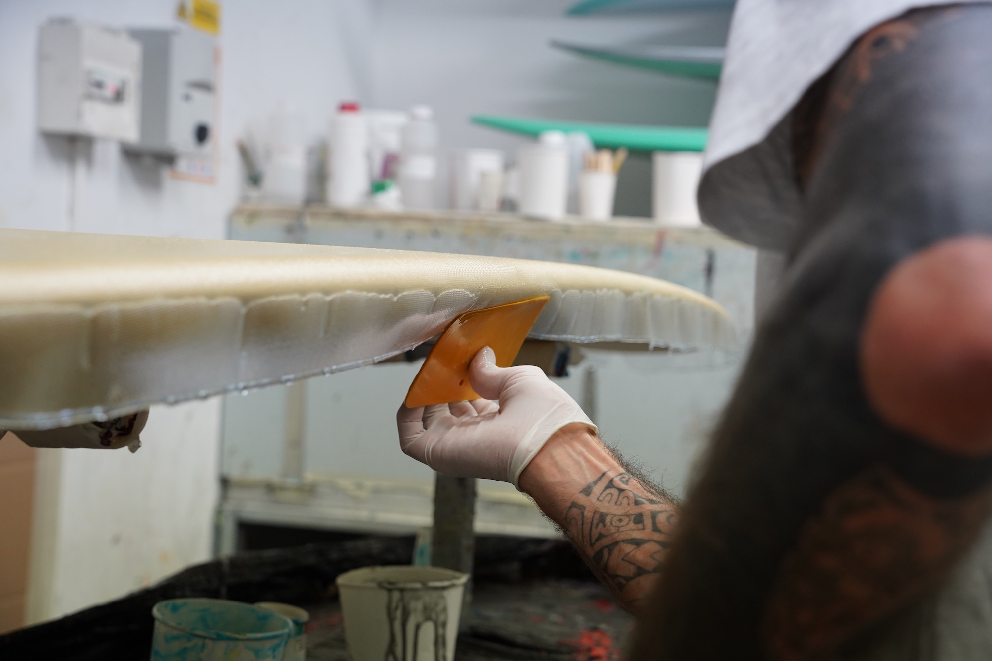 DIY Surfboard Shaping Tutorial Glassing Surfer...