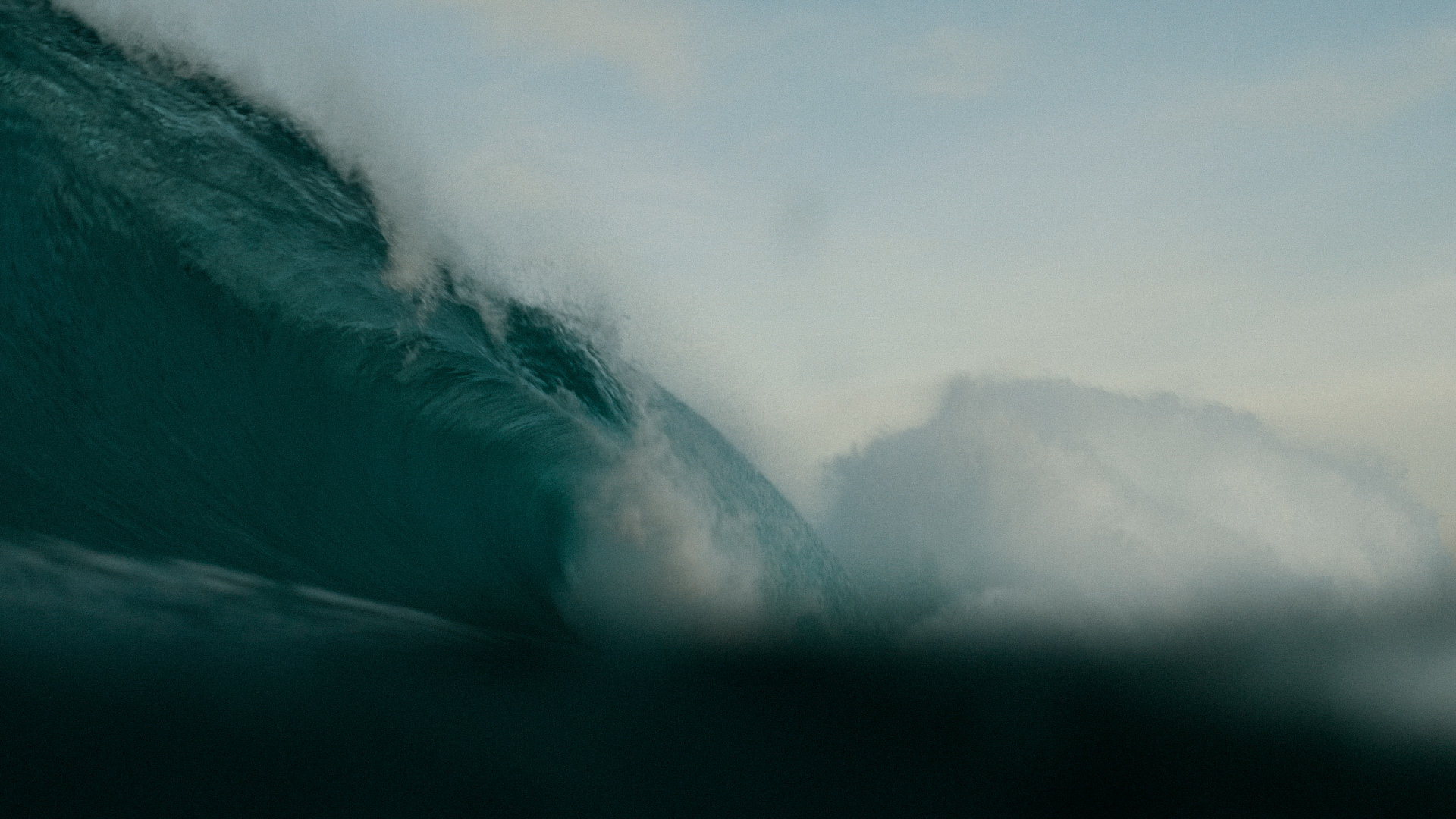 CLANDESTINE RED_Wave