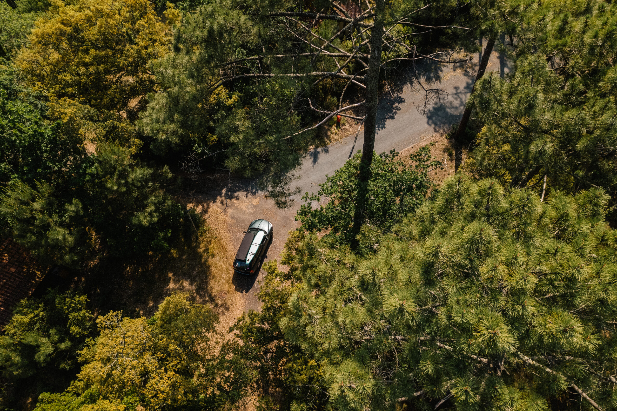 Mit dem Thule Dachzelt und Longboard daneben zum Spotcheck