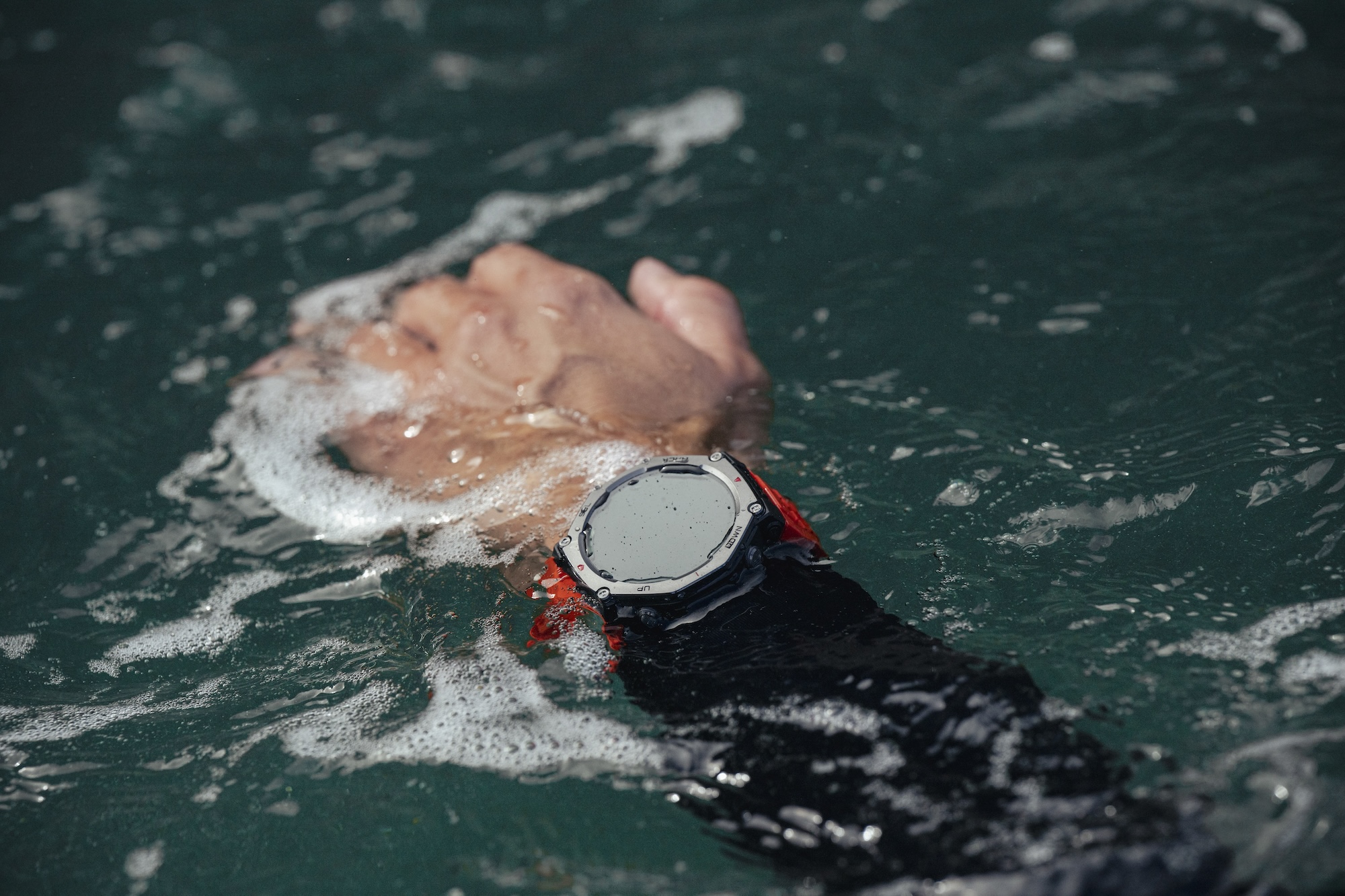 (C) Amazfit T-Rex 3 - UVP 299,90 EUR - Sperrfrist bis 6.9.2024 - Surfing-3064 Amazfit T-Rex 3 Surfer