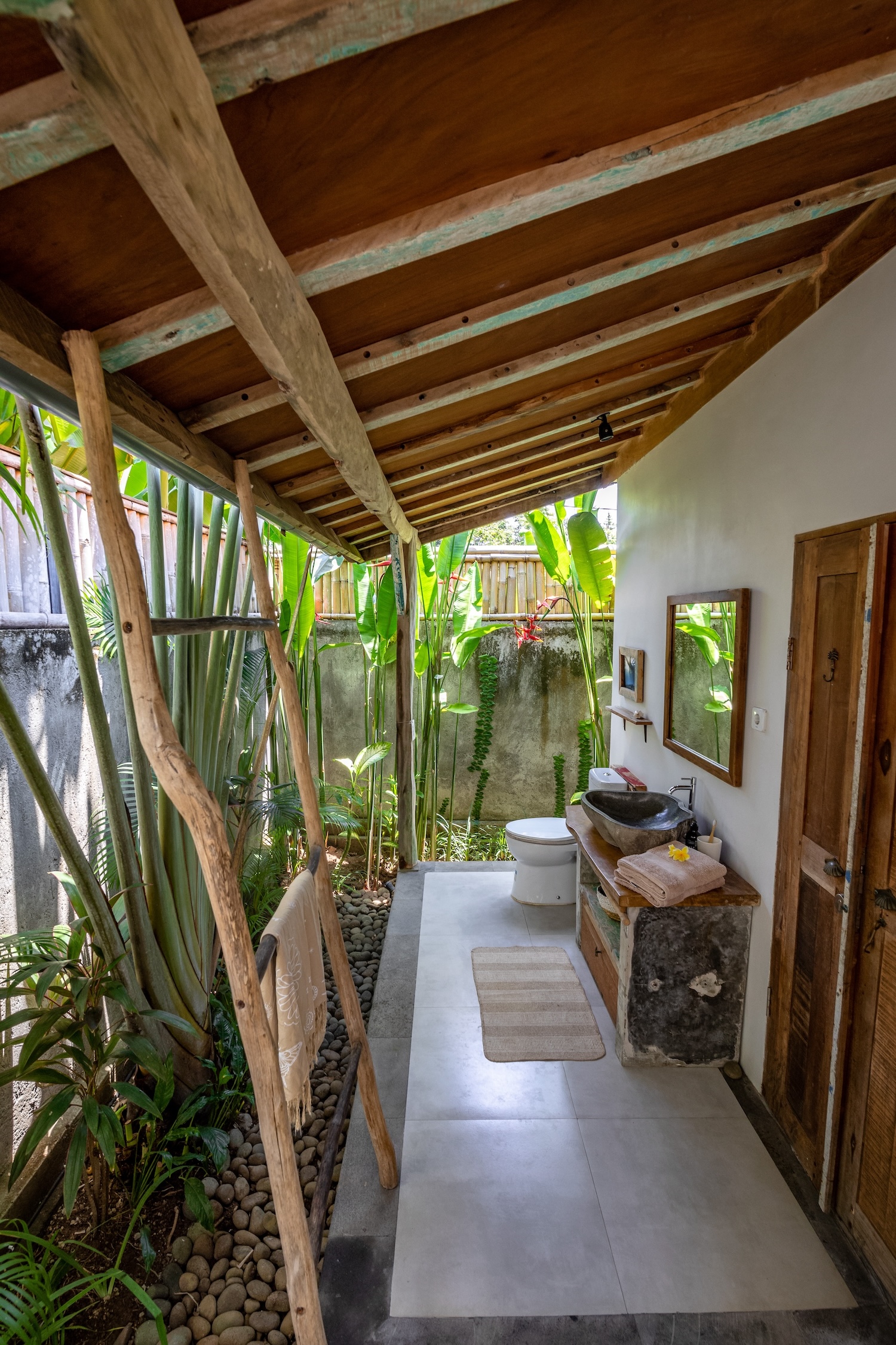 Seaside Tribe Surf & Stay Bali