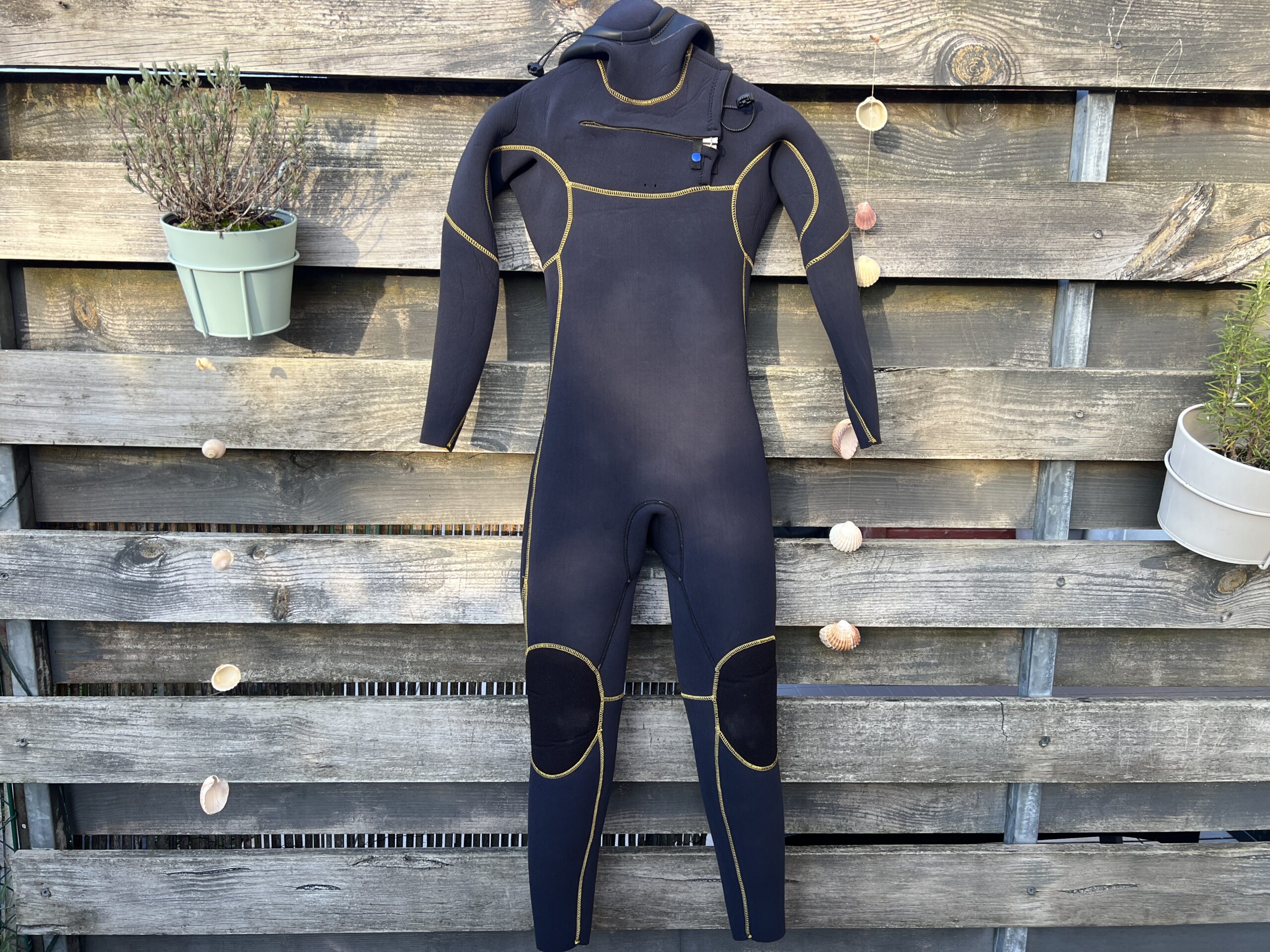 Simpel Women’s 6/4mm Hooded Wetsuit