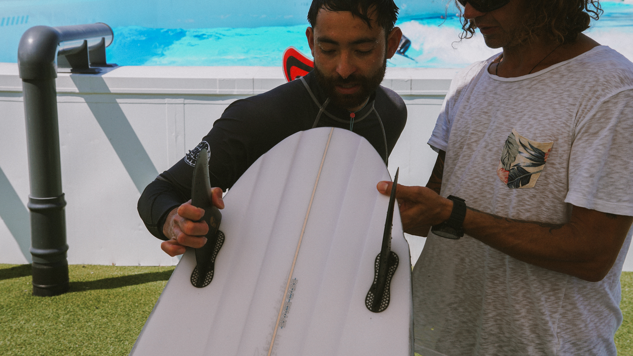 SURFBOARD TEST Wavepool