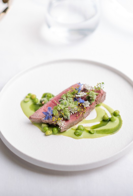 Gebraden ossenhaas met verse erwten - listing image