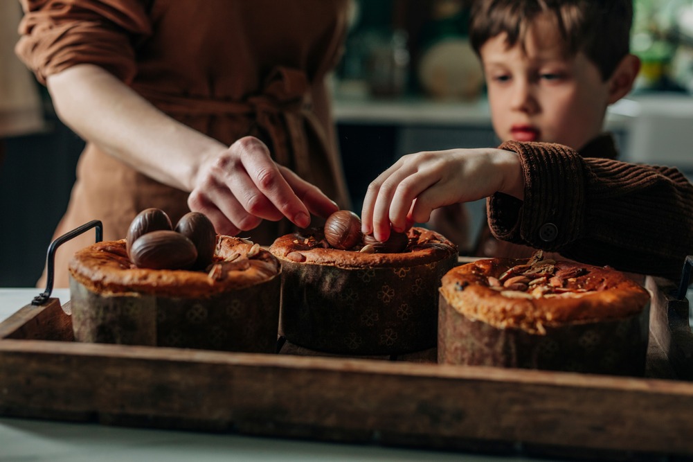 Torta al cioccolato con uova di Pasqua: ricetta golosa e antispreco