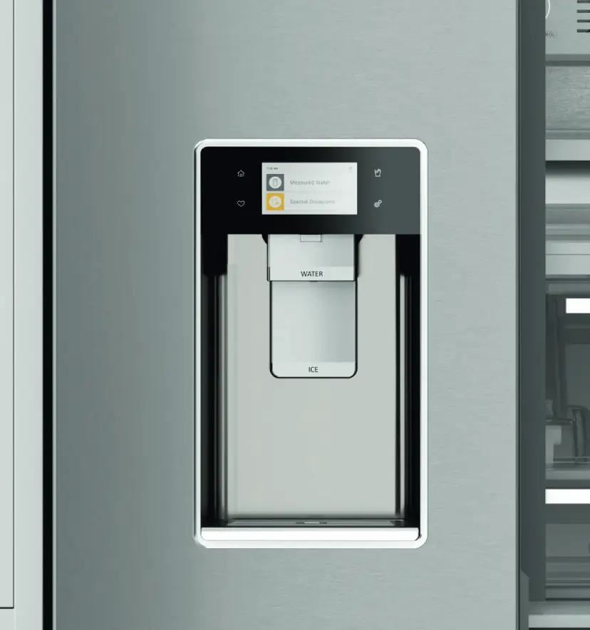 Czy warto kupić lodówkę z dystrybutorem wody lub kostkarką?