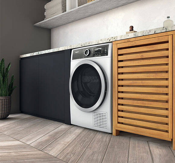 Hotpoint H8 D94WB UK Freestanding Heat Pump 9kg Tumble Dryer - White