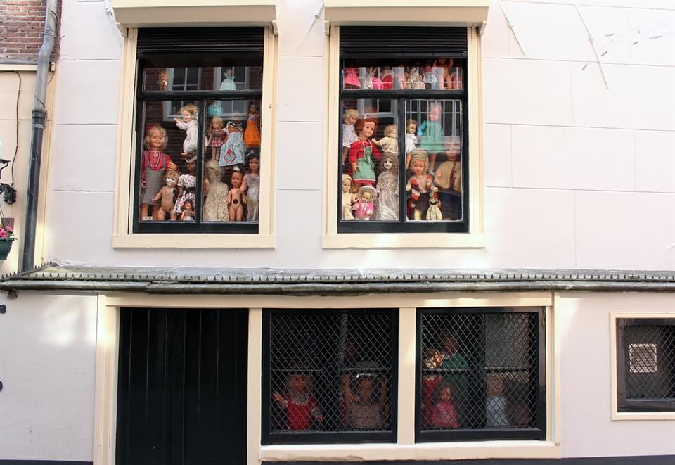 Amsterdam Travel: Maria's Dolls - Amsterdam's Weirdest Museum?