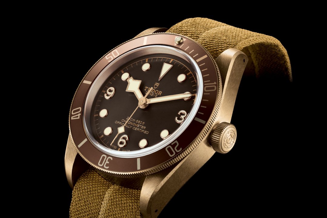 Tudor-Heritage-Black-Bay-Bronze-79250BM-Manufacture-Movement-chronometer-Baselworld-2016-5.jpeg