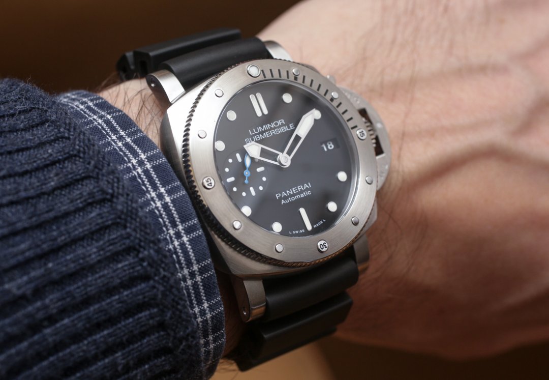 Panerai-Luminor-Submersible-1950-3-Days-Automatic-Acciaio-42-mm-PAM682-1.jpg