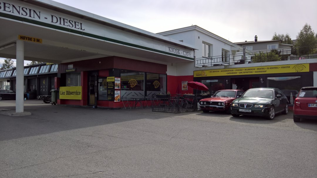 Rover 75 - Sylling Burger og Bruktbil.jpg Rover 75 - Sylling Burger og Bruktbil.jpg