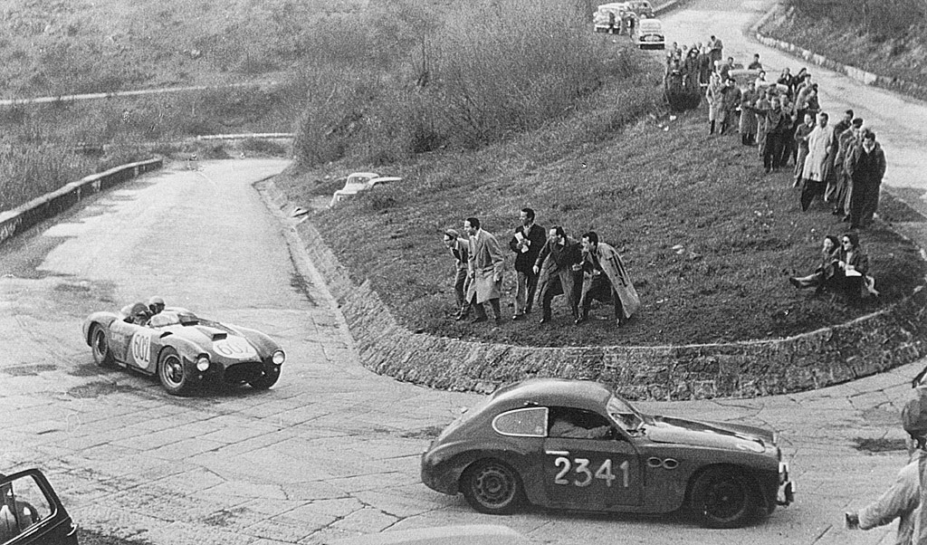 1954-mille-miglia-alberto-ascari-lancia-d24-passing-brandoli-claes-marino-fiat.jpg