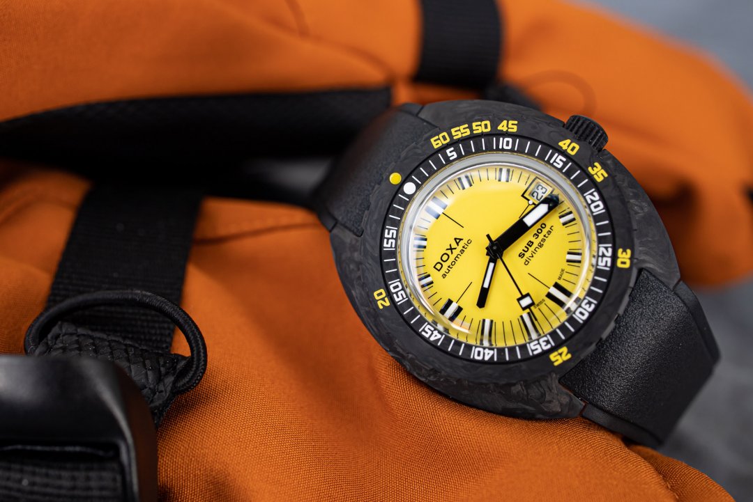 doxa-sub-300-carbon-1.jpg