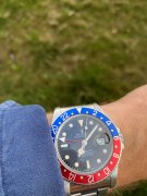 Blå skjorte og gress.jpg