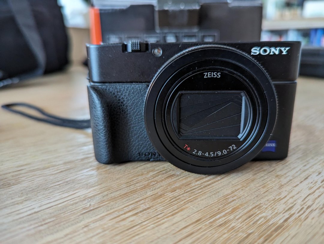 rx100_2.jpg rx100_2.jpg