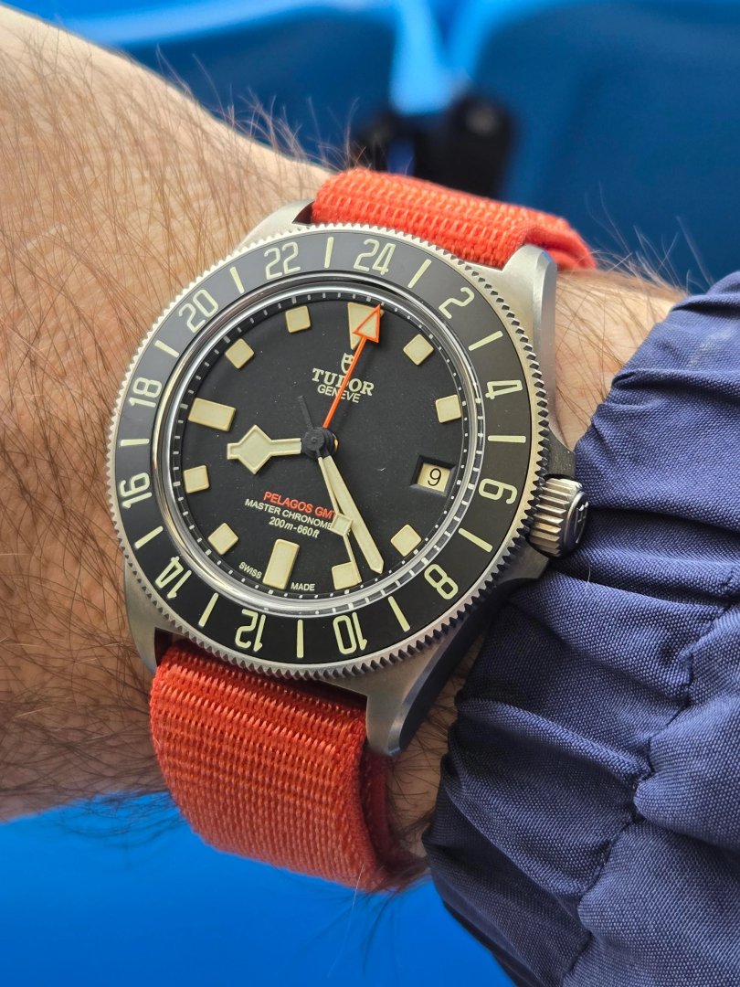 new-garmin-orange-fxd-strap-v0-43cwgpmasrzd1.jpg-kopi.jpg