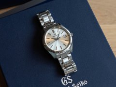 grand-seiko-sbgp001-2.jpg