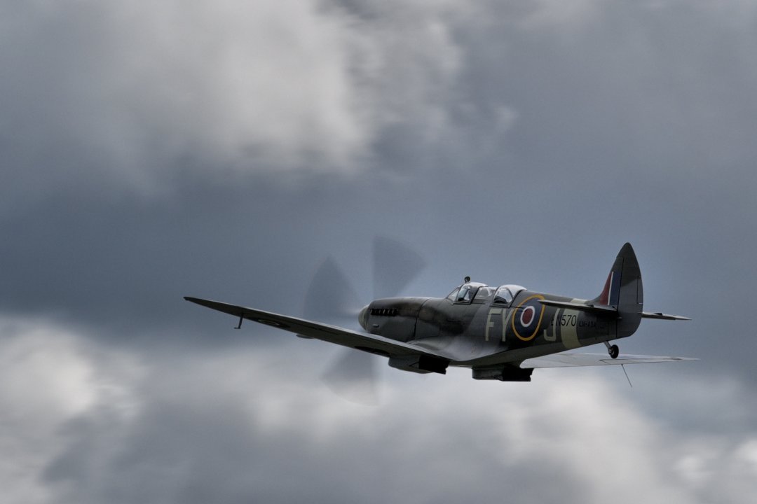 Spitfire_Mk_IX_1.jpg