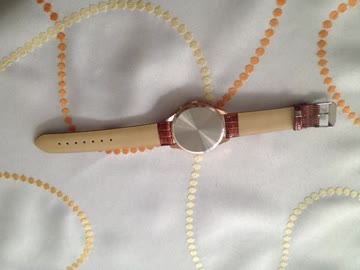 Damenuhr braun, in Schlangenlederoptik, neu