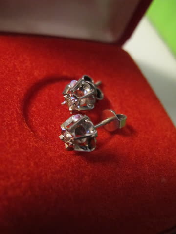 Ohrringe 18 karat mit Brillant