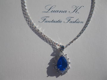 Exsila Artikel: Stilvolle Kette mit blauem Anhänger *NEU*