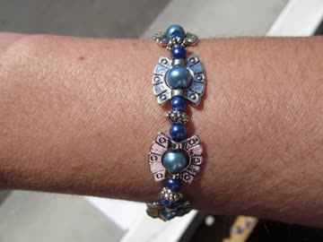 Armband mit Zierelementen und Perlen *NEU*