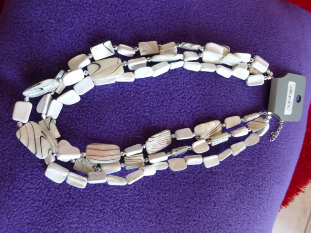 Exsila Artikel: Sehr schöne Halskette aus Naturstein. J Club Accesoires, Nickelfrei