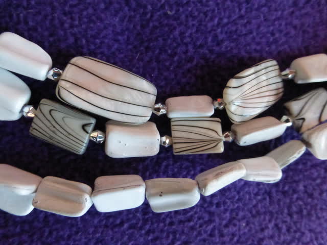 Sehr schöne Halskette aus Naturstein. J Club Accesoires, Nickelfrei