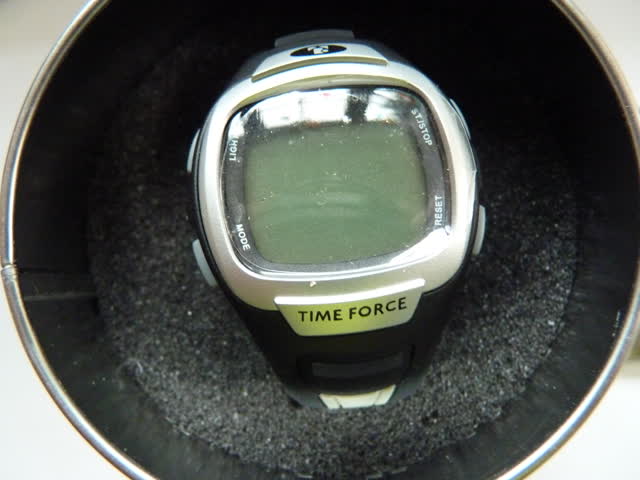 sportliche  graue Time-Forceuhr in Originalblechbüchse