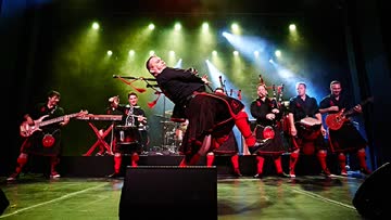 The Red Hot Chilli Pipers (SCO)