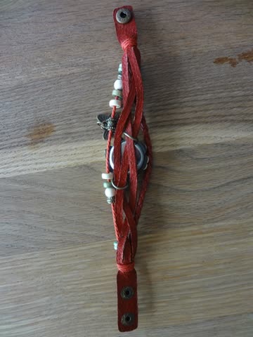 !NEU! Dunkelrote Mode-Uhr