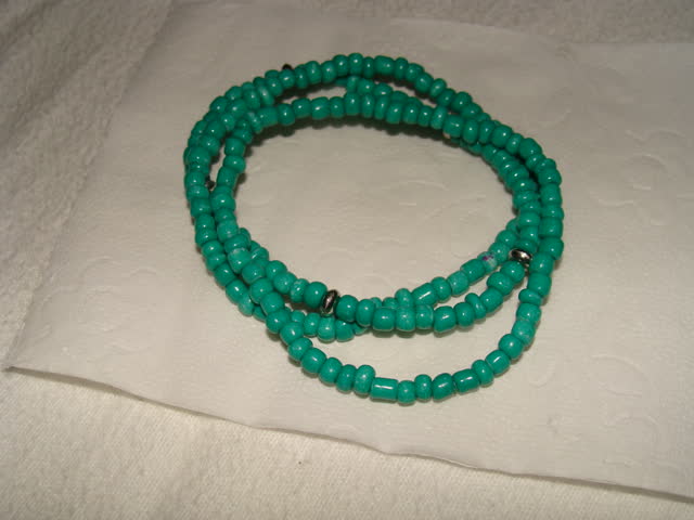 Exsila Artikel: drei grünperlige Gummiarmbänder