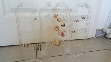 Exsila Artikel: Praktischer Aufbewahrungsständer mit diversen Ohrringen